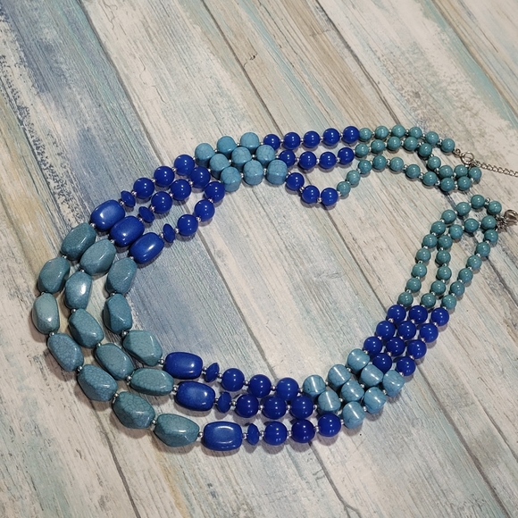 Blue Three Strands Necklace. - Picture 4 of 6